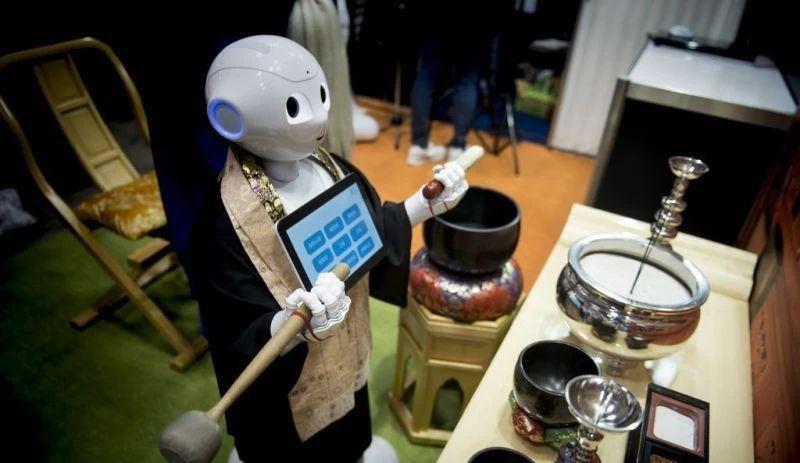 本世纪，佛祖派机器人来弘扬佛法 智能机器人销售的因缘与启示